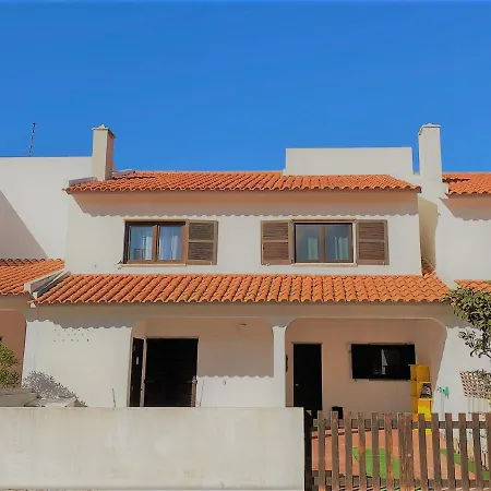 Villa Superb In Baleal W/ Patio, Parking & 5 Brs *
