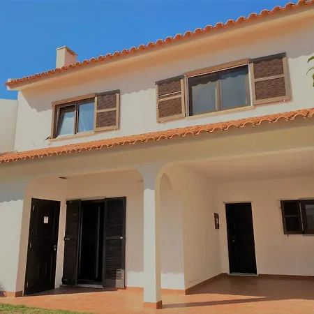 Superb In Baleal W/ Patio, Parking & 5 Brs